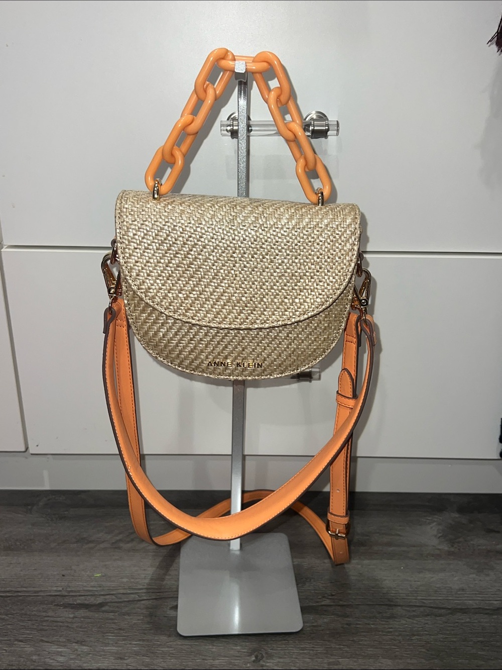 Anne Klein Mini Saddle Straw Crossbody w/ Peach/Coral Straps - Picture 2 of 10
